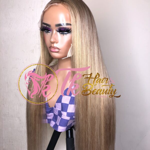Scarlett luxury wig | wig store in the UK | Luxury wig store in USA | Luxury wig store in Canada